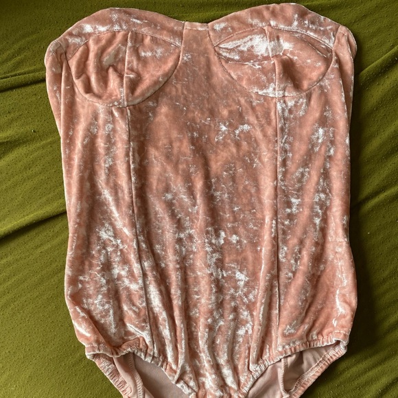 Pink bodysuit - Picture 1 of 4